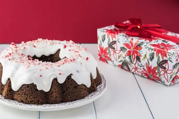 Hausgemachter Schokoladenkuchen Mit Zuckerguss Und Zuckerrohrstreusel Für Weihnachten — Stockfoto