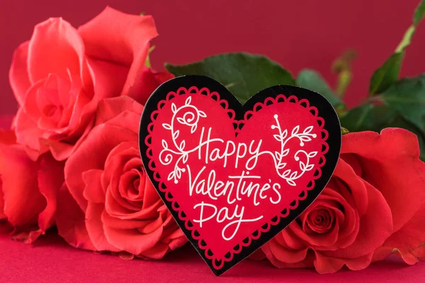 Вітальна Листівка День Святого Валентина Троянди Червоному Тлі — стокове фото