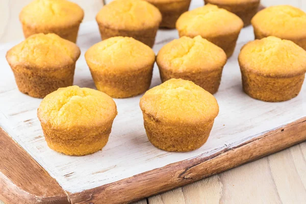 Kukuřičný Chléb Mini Muffiny Prkně — Stock fotografie