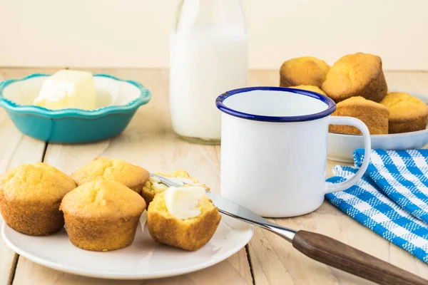 Mini Magdalenas Pan Maíz Plato Una Taza Leche —  Fotos de Stock