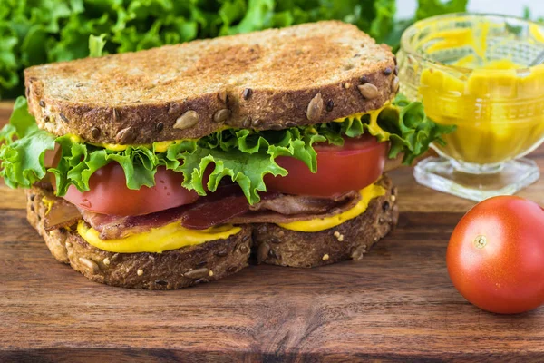 Fresh homemade BLT sandwich. — Stock Photo, Image