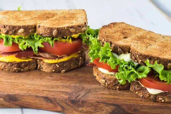 Свежий домашний сэндвич с беконом . — стоковое фото