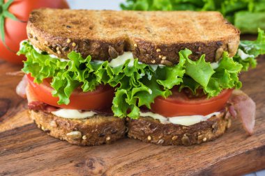 taze ev yapımı blt sandviç.