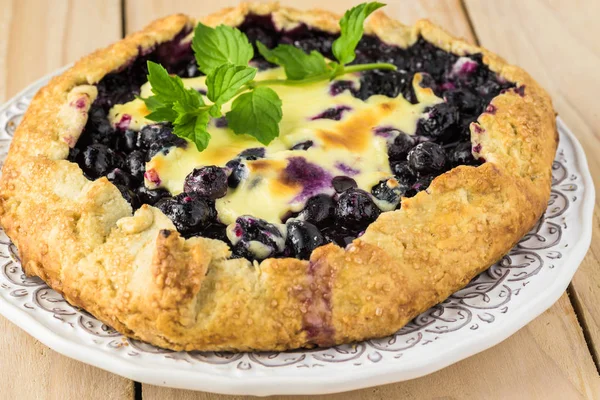 Yaban mersini cheesecake galette.