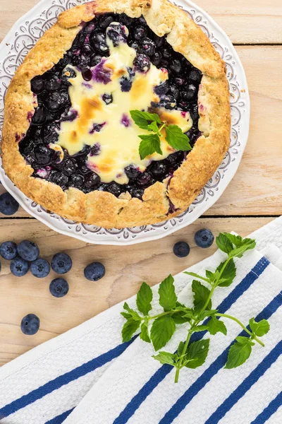 Yaban mersini cheesecake galette.