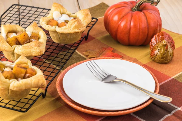 Puff pastry cup filled with pumpkin. — Stock Photo, Image