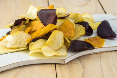 Renkli karışık egzotik kök parçaları ve çeşitli sağlıklı soslar..