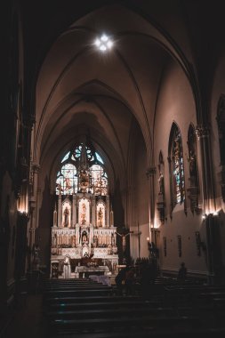 Eski Katolik kilisesinin içi bomboş.