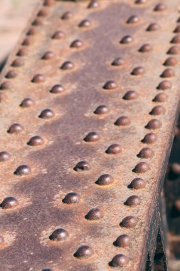 Perçin metal dokusu paslanmış köprü endüstriyel vintage yakın plan.