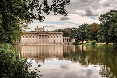 lake Park yakınındaki güzel mimari yapı