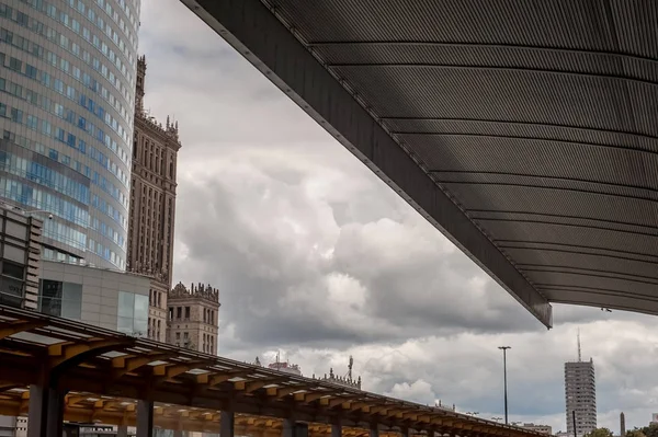 Vue Des Fenêtres Gratte Ciel Vieille Ville Dans Reflet Nouveau — Photo