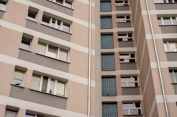 Eski güzel kasaba evleri; Varşova manzaraları; windows ile renkli evleri konut çeyrek daire ile