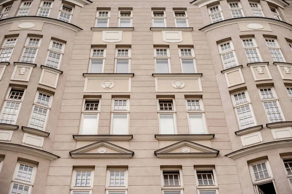 Старые Красивые Таунхаусы Достопримечательности Варшавы Красочные Дома Окнами — стоковое фото