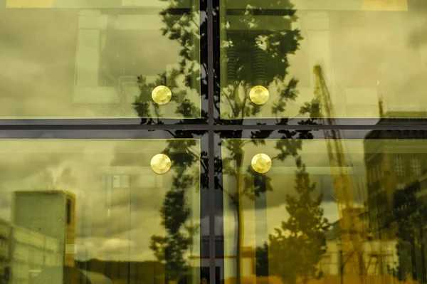 Staden Reflektion Glas Och Metall Konstruktion — Stockfoto