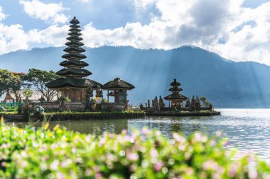 Ulun Tuna Beratan Tapınağı, Bali, Endonezya'nın ünlü seyahat yeri