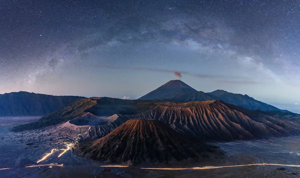 Monte Bromo Vulcanico Notte Con Cielo Stellato Lattea Indonesia — Foto Stock