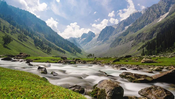 Mooie Lange Blootstelling Water Stroomt Rivier Met Berglandschap Sonamarg Jammu — Stockfoto