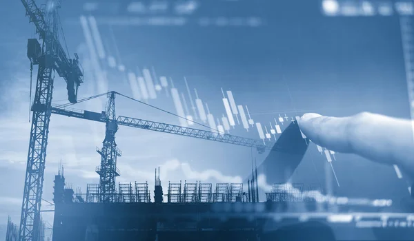 Yatırım Emlak iş. Çift Pozlama, grafik diyagramı üzerinde parmak işaret ve bina inşaat