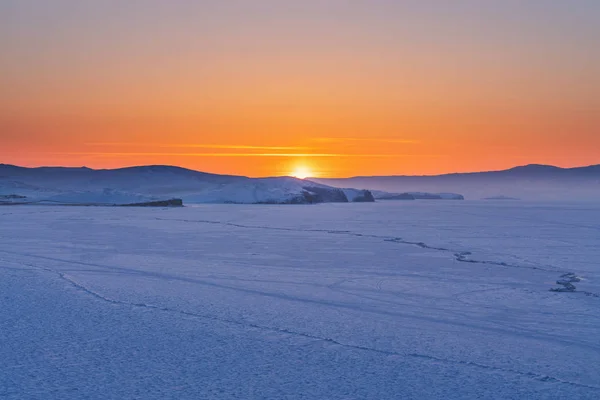 Panoramico Paesaggio Ghiacciato Inverno Tramonto Sul Lago Ghiacciato Baikal Siberia — Foto Stock