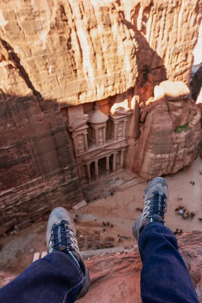 Homem Que Viaja Petra Jordânia Atração Turística Destino Viagem Jordânia — Fotografia de Stock