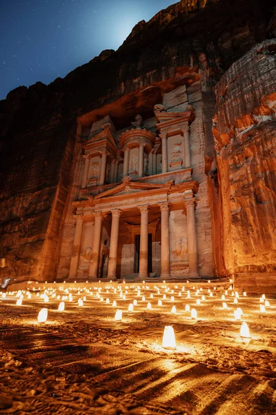Petra gece, Kanyon, Ürdün'de Petra antik mimari Hazine tarafından