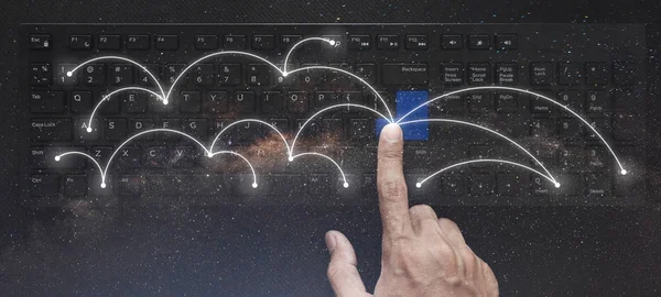 Nätverk Och Anslutning Teknik Handen Trycka Datorns Tangentbord Med Dubbel — Stockfoto