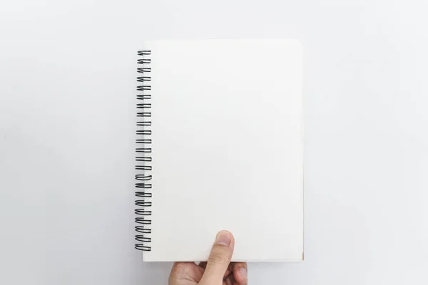 Mão Segurando Abriu Notebook Blinder Páginas Vazias Branco Fundo Branco — Fotografia de Stock
