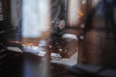 Yakın çekim bilgisayar donanım içinde modern bilgisayar cpu