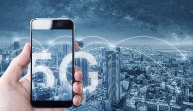 El kullanarak cep akıllı telefon, ve şehirde kablosuz ağ bağlantısı teknolojisi, 5g internet ağ işareti ile