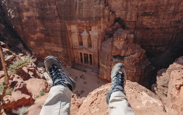 Reizen Petra Rozenstad Jordanië Reiziger Genieten Van Hoge Hoek Uitzicht — Stockfoto