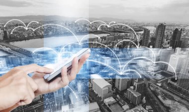 Akıllı teknoloji, internet 5g ve ağ bağlantısı. Ağ teknolojisi grafik ile mobil akıllı telefon kullanarak el