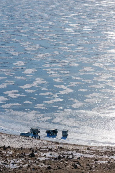 Grupo Viajantes Estacionamento Lago Congelado Baikal Sibéria Inverno — Fotografia de Stock