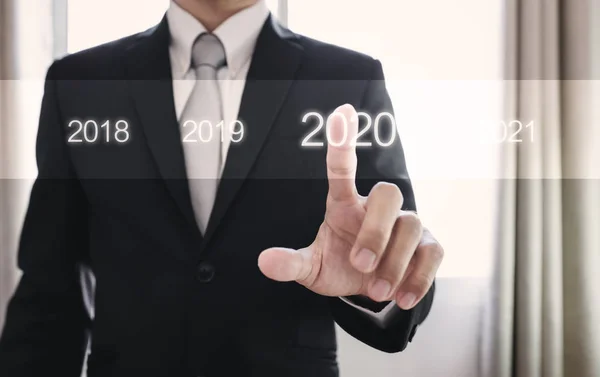 Zakenman Drukt 2020 Nieuwjaarsconcept — Stockfoto