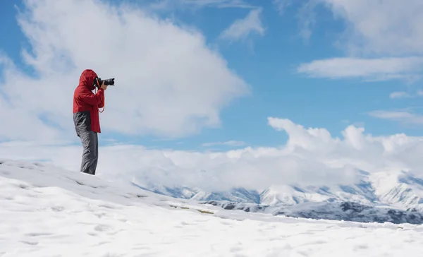 Man Taking Photo Snow Mountain View Winter — ストック写真