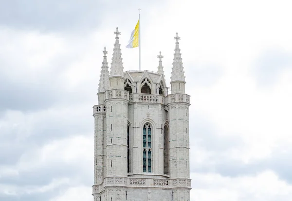 Tower of the Saint Bavo Cathedral egy gótikus katedrális a belga város történelmi központjában Gent — Stock Fotó