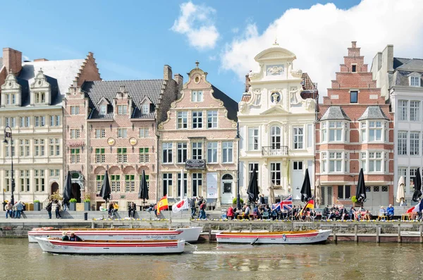 Korenlei is a quay and one of the most picturesque places in Ghent — Stock Photo, Image