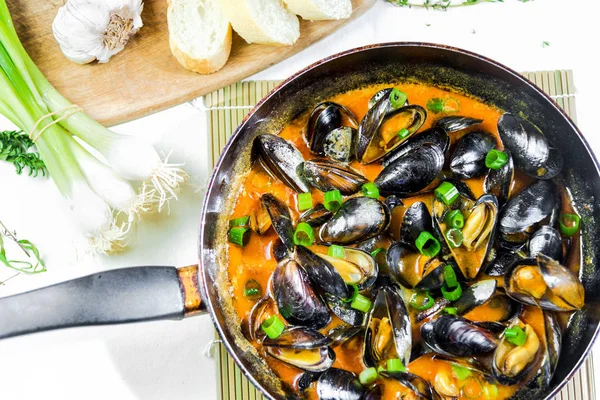 Delicious Seafood Mussels Red Sauce Green Onions Pan — Stock Photo, Image