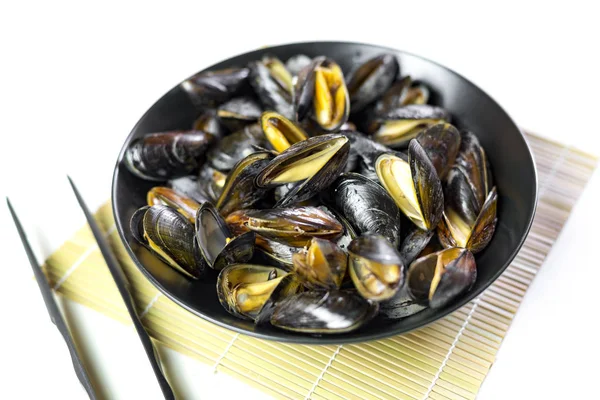 Heerlijke Zeevruchten Gestoomde Mosselen Een Bord — Stockfoto