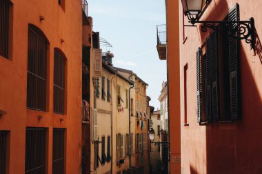 Eski şehir sokak manzarası, Güzel, Fransa.