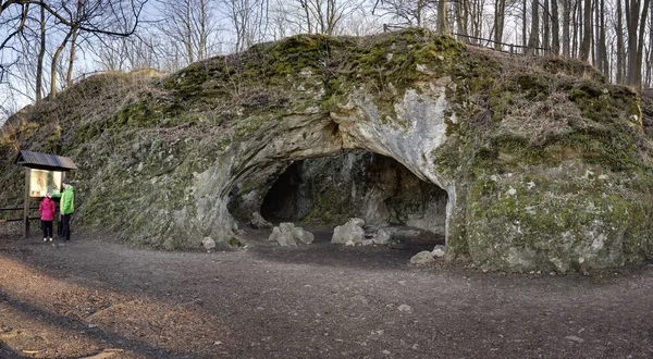 Ingången Till Den Berömda Sipka Grottan Nära Stramberk Där Resterna — Stockfoto