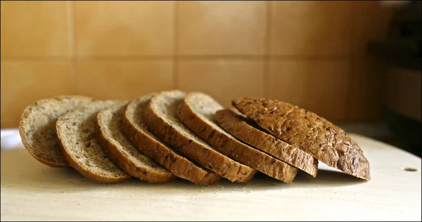 Obilný Chléb Přesně Nakrájen Kousky — Stock fotografie