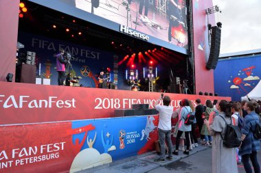 Müzisyenler sahne alanı'nda ahır Meydanı fan bölgedeki gerçekleştirmek
