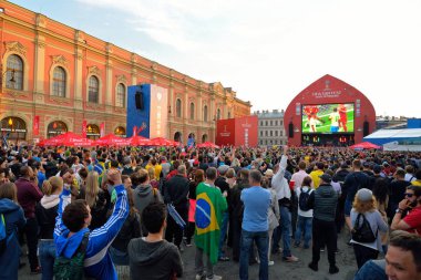 Hayranları fan zon Belçika-Brezilya maçında izlerken bayrakları ile