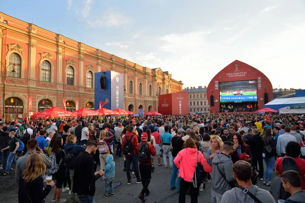 Fans and summer cafe in the fan zone at the stables square at th — Stock Photo, Image