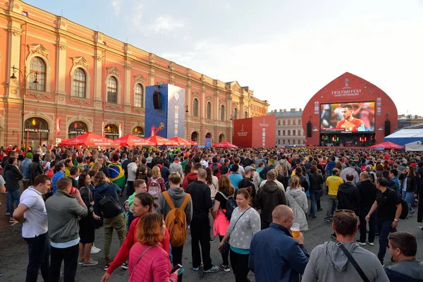 Fans watch the match Belgium-Brazil in the fan zone at the stabl — Stock Photo, Image