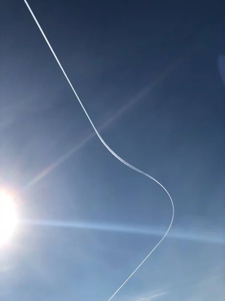 Uçak uçuş yolu açık havada