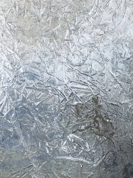 Bella pozzanghera congelata — Foto Stock