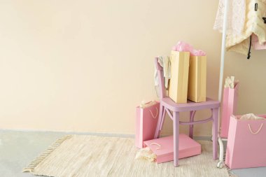 birkaç kağıt poşetler kapalı.