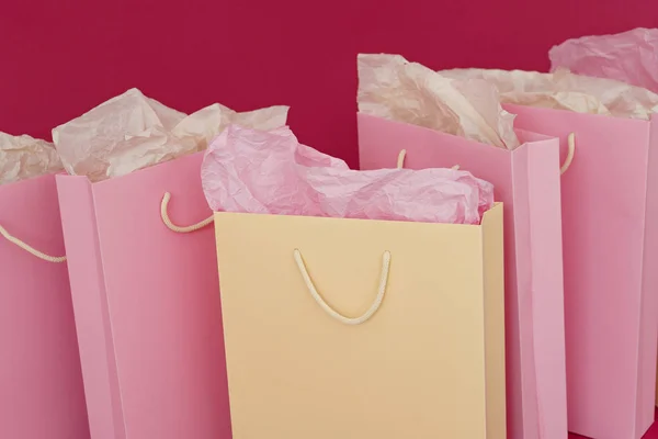 Imagen Varias Bolsas Papel Sobre Fondo Rosa — Foto de Stock