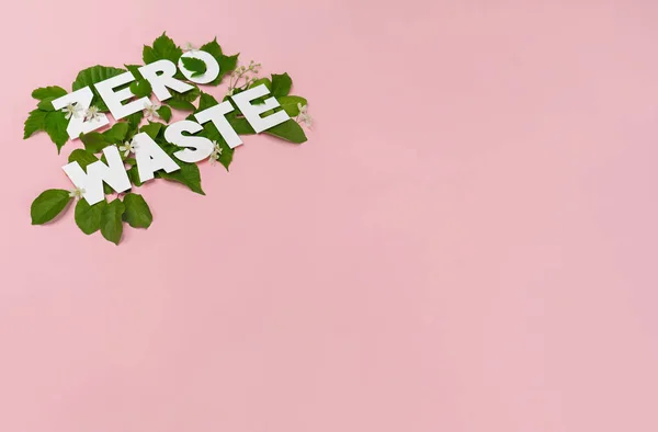 Zero Waste Paper Text Witj Green Leaves Pink Background — Stock Photo, Image